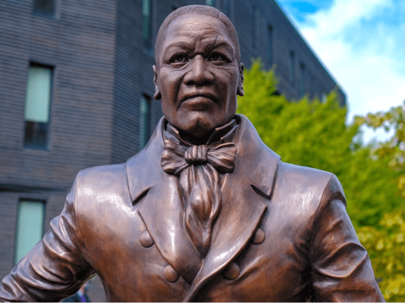 Dana King sculpts&nbsp;history