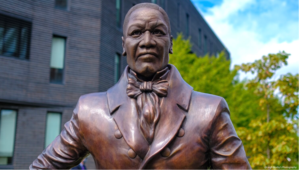 Dana King sculpts&nbsp;history